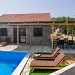 Ivanka * Neum