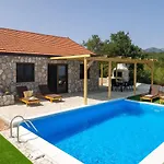 Villa Ivanka *